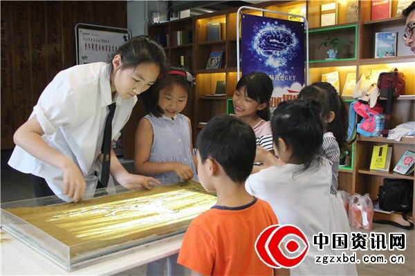 淮安急先锋沙画艺术推广中心在市新华书店成功举办沙画交流活动