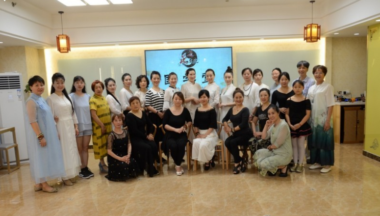 天婵国学文化形体舞“画壁”联合镇江晟道国学院公开课交流会在万达精彩举行
