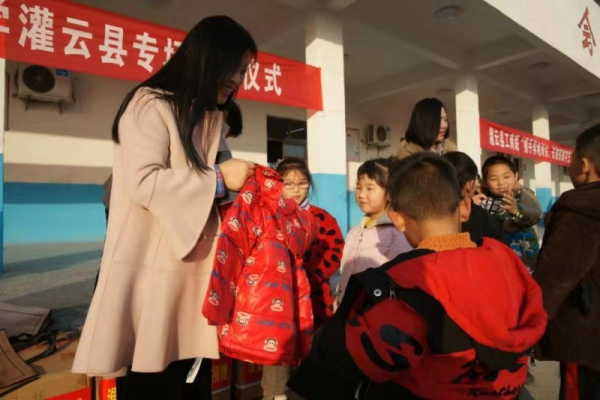 淮安连云港商会赴灌云开展送温暖活动