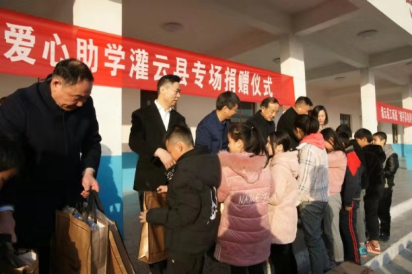 淮安连云港商会赴灌云开展送温暖活动