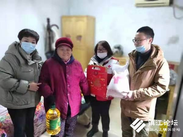 镇江润州红十字会百业润民爱心公益服务队开展春节送温暖活动