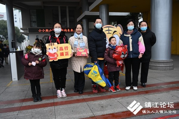 镇江市孔家巷小学 “报到日”——“快递” 愿望  开学 “有奖”