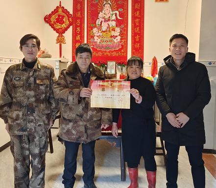 江西乐平市名口镇开展送喜报活动