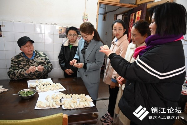 爱心涌动，他们把爱心包进饺子里