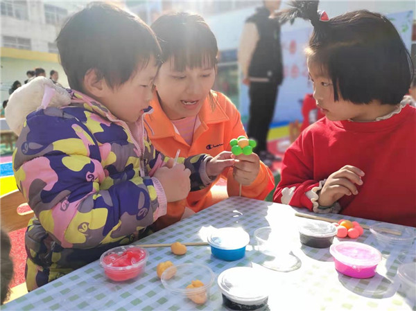 “爱”在春天——盱眙县明祖陵中心幼儿园开展庆“三八”主题活动