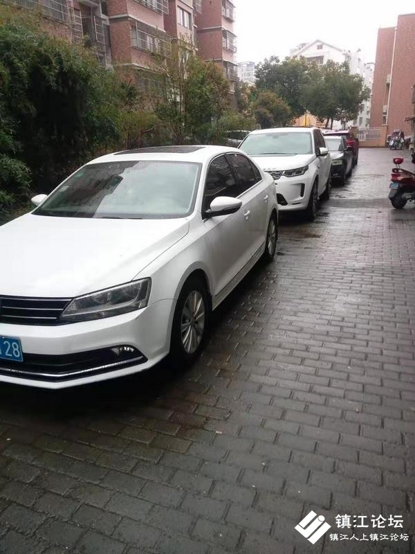 镇江润州花园二期34幢消防通道停满车！万一发生火灾咋办？