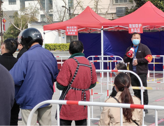 淮城街道瞻岱社区进行全员核酸检测采样