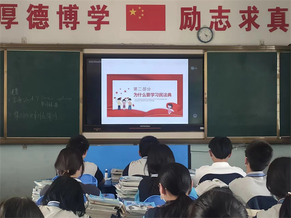 美好校园生活，从《民法典》宣传开始  ——盱眙县维桥初级中学开展《民法典》宣传教育系列活动