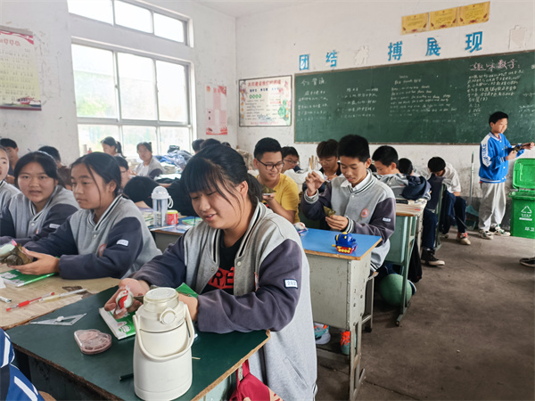 盱眙县黄花塘中学关工委、团总支组织开展“师生共迎端午，弘扬传统文化”主题活动