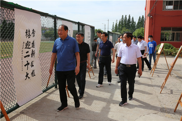 红星向党 童声嘹亮——盱眙县古桑小学举行“庆六一”捐资助学活动暨“红星艺术团”授旗仪式