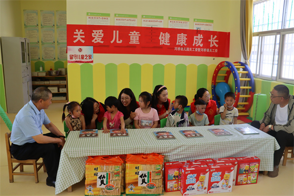 盱眙县河桥镇中心幼儿园关工委六一慰问困境儿童