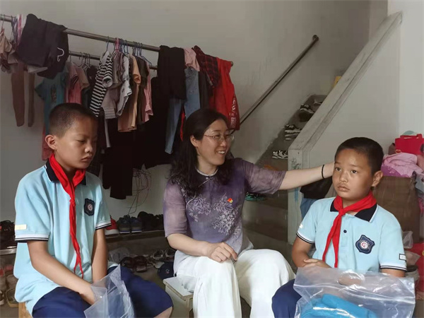 情暖“六一” 让爱延伸——盱眙县城南实验小学开展家校共育家访活动