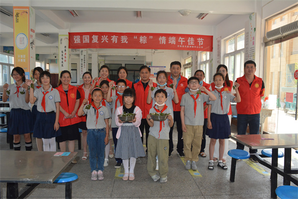 强国复兴有我“粽”情端午佳节——盱眙县天泉湖镇中心小学开展留守儿童包粽子活动