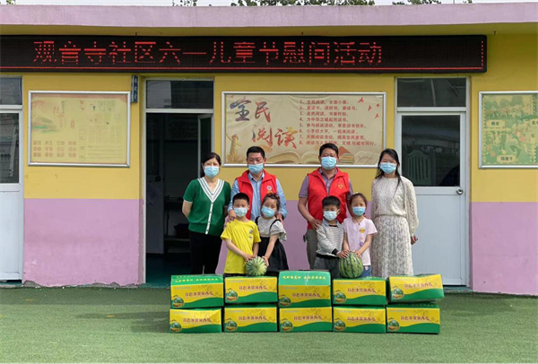 “六一”送慰问，关爱护成长——观音寺镇社区到观音寺中心幼儿园开展六一慰问活动