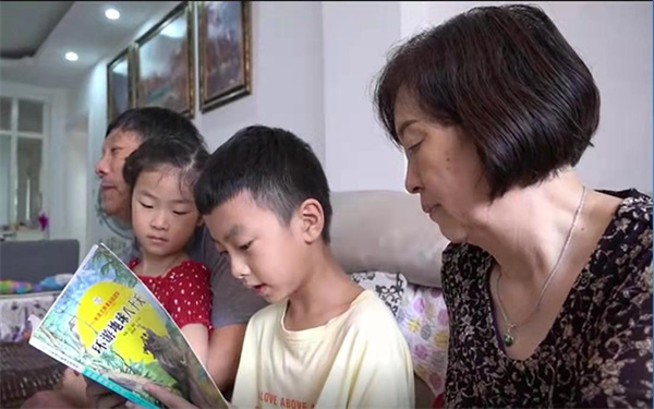 小手拉大手，阅读伴成长——盱眙县实验小学开展“我为爷爷奶奶读文章”端午节阅读活动