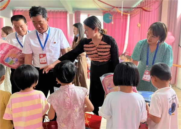 “端午”邂逅六一 慰问温暖人心