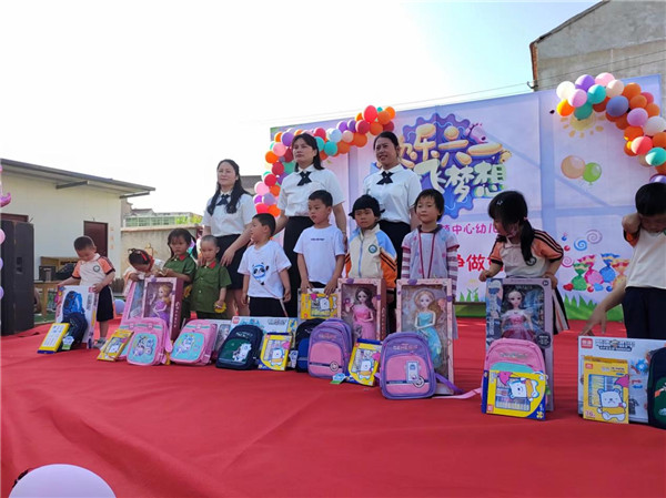 盱眙县明祖陵镇中心幼儿园开展“慰问困境儿童助成长”志愿服务活动