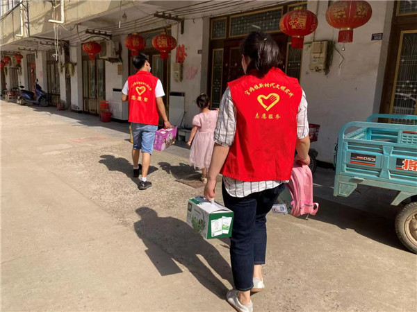 点亮儿童“微心愿”，绘就红色“同心圆”——盱眙县官滩镇中心幼儿园开展困境儿童暖心走访慰问活动