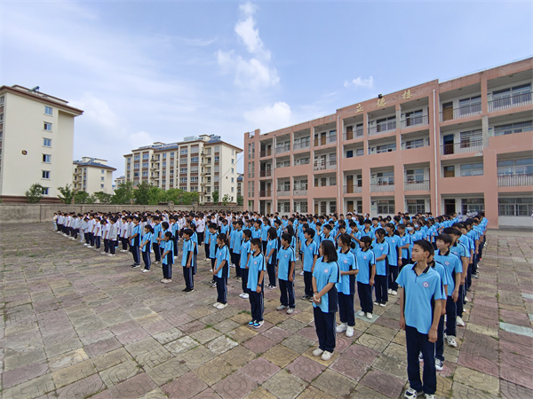 筑梦中考 感恩母校——盱眙县管镇中学2022届初三年级毕业升旗仪式