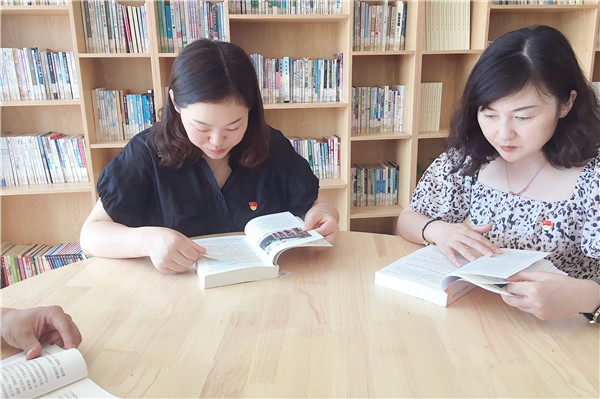 喜迎二十大  阅读伴成长——盱眙县官滩镇中心幼儿园党支部走进淮安书房开展党日活动