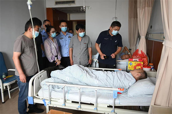 党建联盟单位赴医院慰问病危中孤寡老人