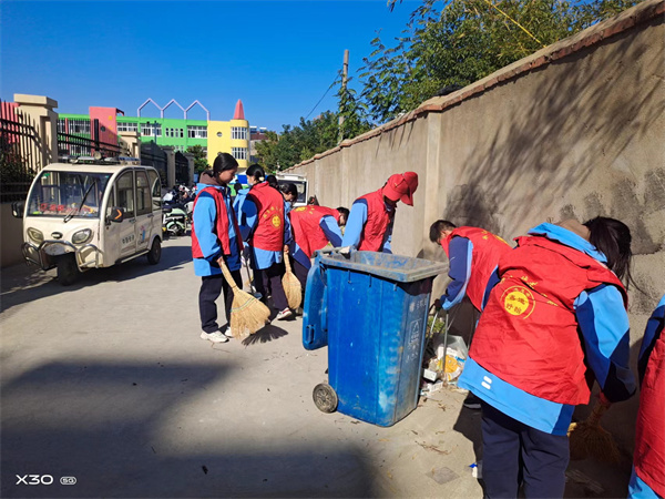 盱眙县维桥初级中学开展“我与雷锋精神同行”志愿者教育实践活动