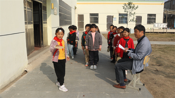 盱眙县古桑中心小学举行小学生乒乓球比赛