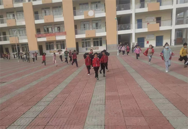 抓消防安全 保高质量发展——盱眙县管镇中心小学开展消防安全演练