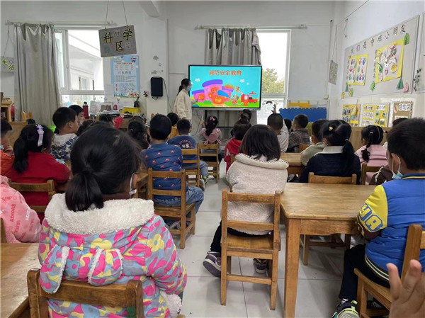 消防安全，携手“童”行——盱眙县盱城街道中心幼儿园开展消防安全主题教育活动