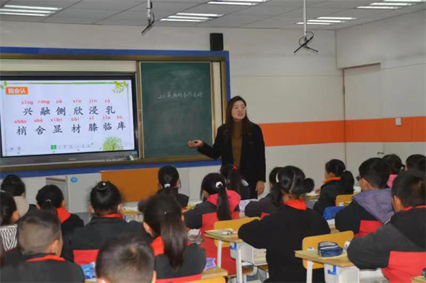 同课异构展风采  同教共研促成长——盱眙县维桥中心小学开展三年级语文同课异构教学研讨活动