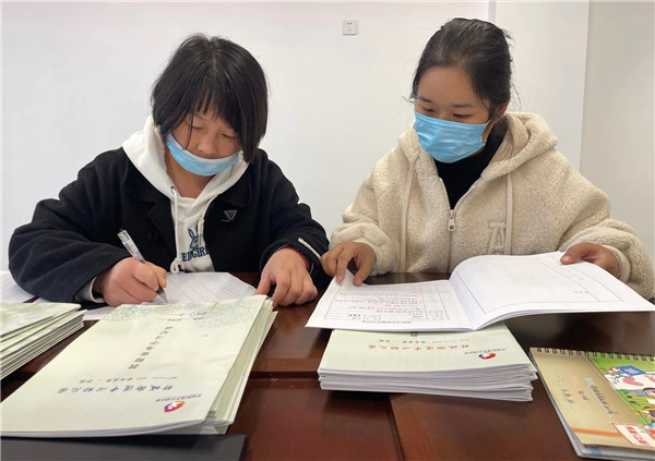 互检查 共成长——盱眙县爱民路幼儿园开展教学资料检查活动