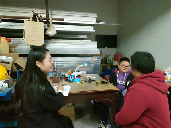 学习贯彻会议精神，办人民满意的教育——黄花塘初级中学家访活动侧记