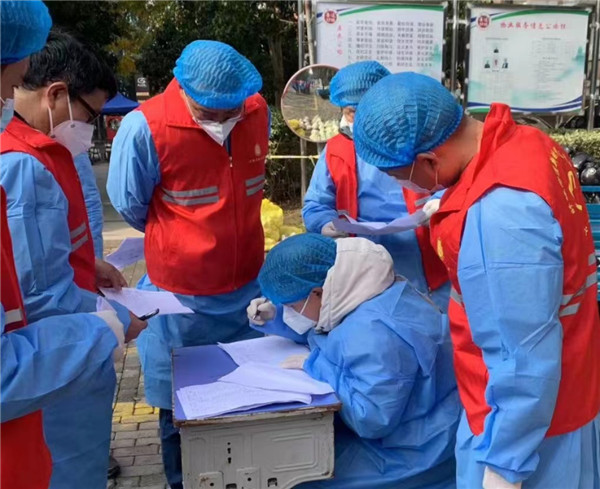 党员争当志愿者  抗疫一线勇担当