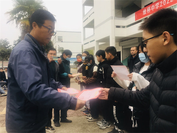 盱眙县维桥初级中学举行2022年秋季“强国复兴有我·陈凤玉助学金”发放仪式活动