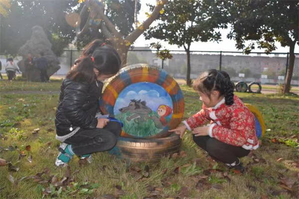         盱眙县维桥小学：“童话园”里话“童话”