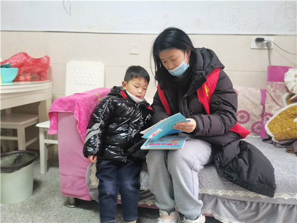 元宵送温暖 情系留守娃——盱眙县官滩中心幼儿园党支部开展党员冬训主题活动