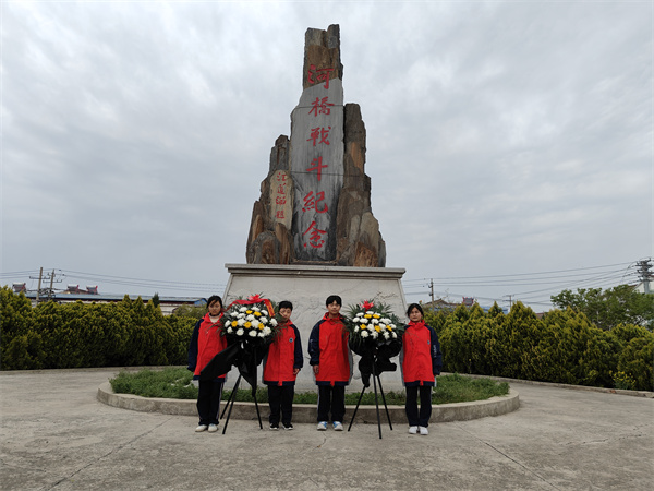 盱眙县河桥初级中学开展“缅怀革命先烈，传承红色精神”清明祭扫主题党日活动