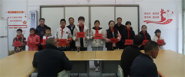 盱眙县臻味食品科技有限公司奖赠“三好少年”奖学金发放仪式在盱眙县古桑小学举行