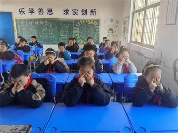 盱眙县维桥中心小学开展眼保健操评比活动