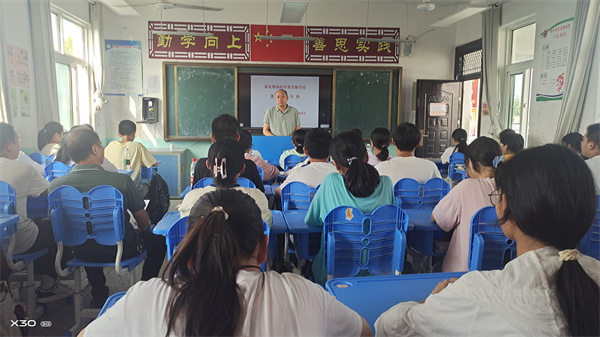 盱眙县旧铺中学：开展校站结合暑期培训和家访活动