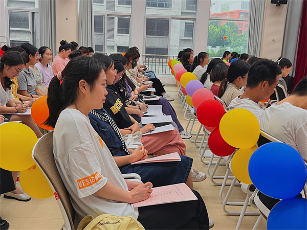 教师聆听 (1).jpg