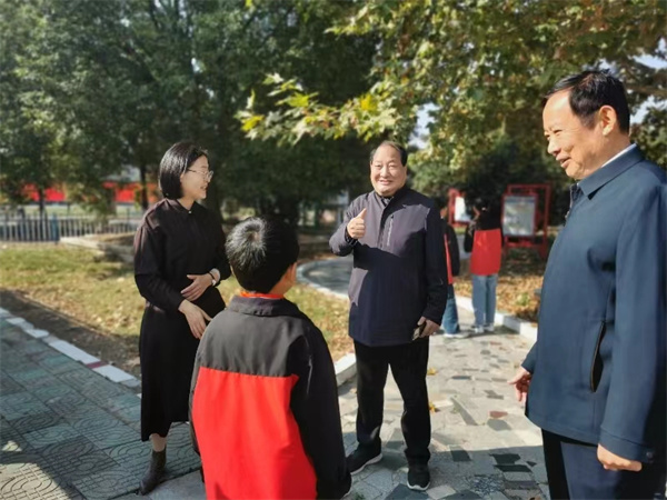 盱眙县关工委深入维桥小学调研校外辅导站工作