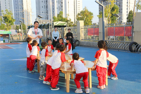 基于评估指南 共研自主游戏