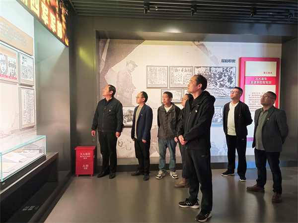 盱眙县黄花塘小学党总支开展实境课堂和党性分析活动