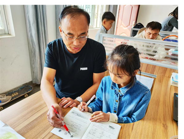 这个冬天不会寒冷——盱眙县实验小学第二党支部开展主题党日活动