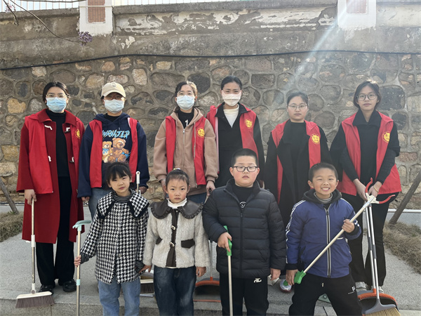 文明始于心 创建始于行——盱眙县城南中心幼儿园开展文明城市创建环境清扫