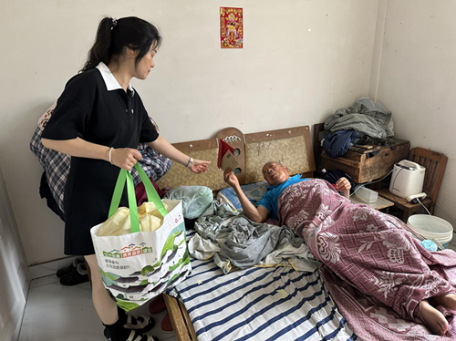 西宁村：七一慰问情暖困难党员 组织关怀凝聚党心