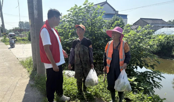 仪征市新集镇方桥村：夏日送清凉，慰问沁人心