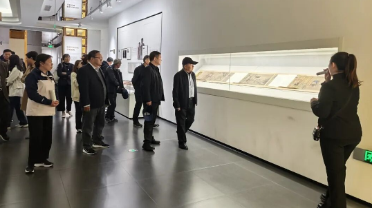 仪征市新集镇:金秋华章颂党恩,情牵重阳暖银龄