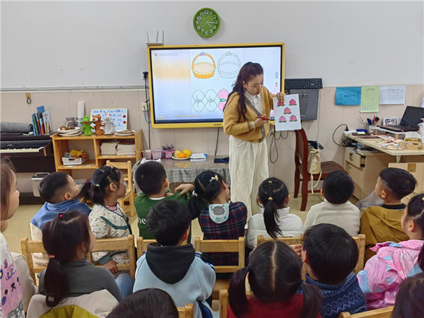 盱眙县五墩中心幼儿园开展“童心暖重阳,浓浓敬老情”主题系列活动